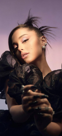Ariana Grande iPhone 11 Pro Wallpaper 1125x2436px