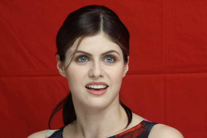 Alexandra Daddario Laptop Background 3000x2000px