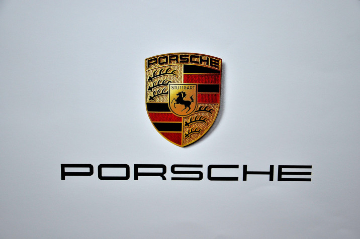 Porsche Logo Desktop Background 4116x2734px