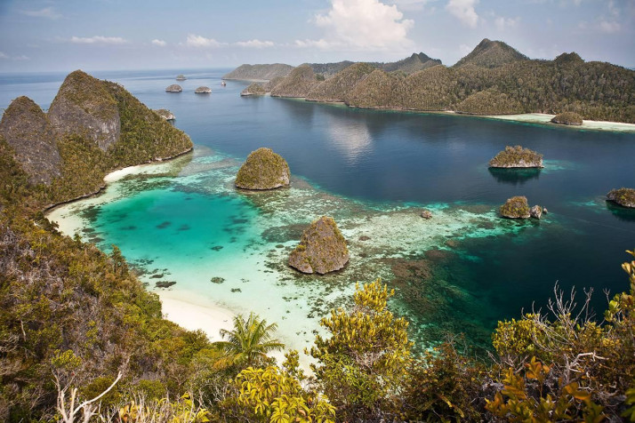 Raja Ampat Desktop HD Background 1300x867px