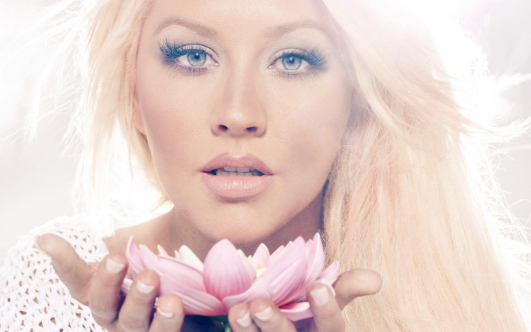 Christina Aguilera Widescreen HD Wallpaper 1920x1200px