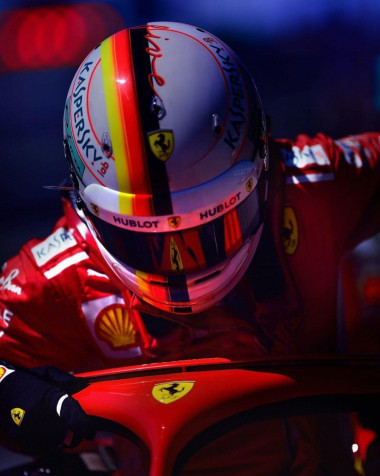 Vettel iPhone Background 1421x1780px