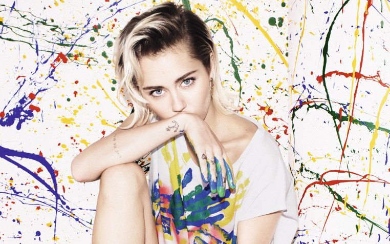 Miley Cyrus Retina Widescreen Wallpaper 2880x1800px