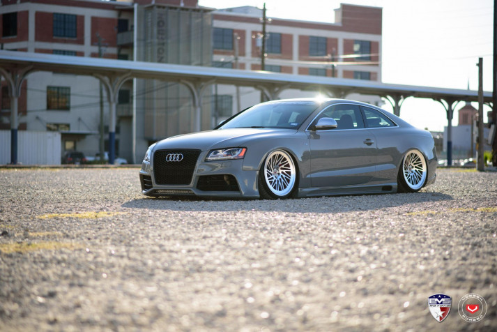 Audi S5 Desktop HD Wallpaper 2000x1335px