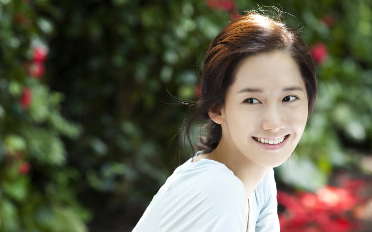 Im Yoonah Widescreen HD Wallpaper 1920x1200px