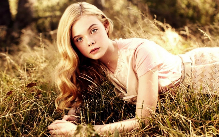 Elle Fanning Desktop HD Background 1280x800px