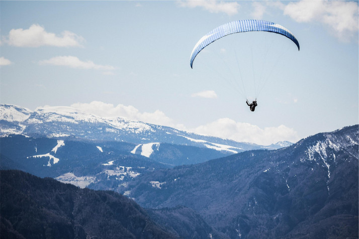 Paragliding Laptop Wallpaper 2509x1673px