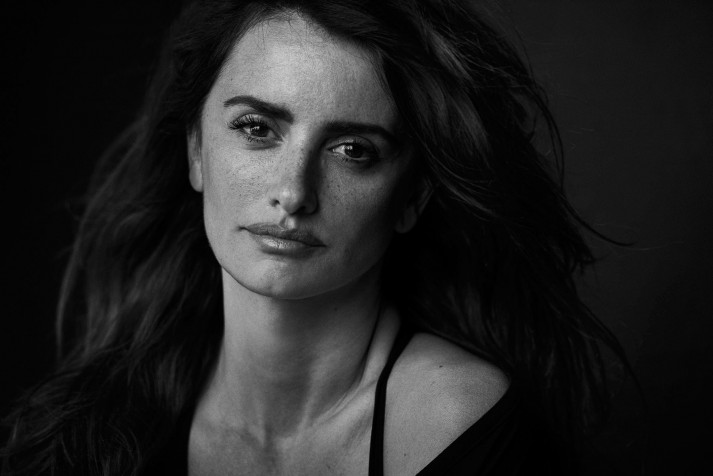 Penelope Cruz Laptop Wallpaper 2120x1415px