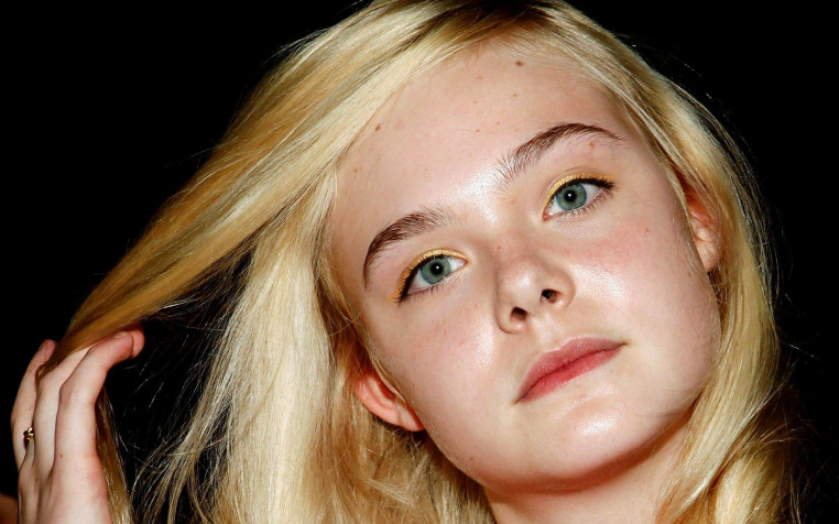 Elle Fanning Widescreen HD Wallpaper 1920x1200px