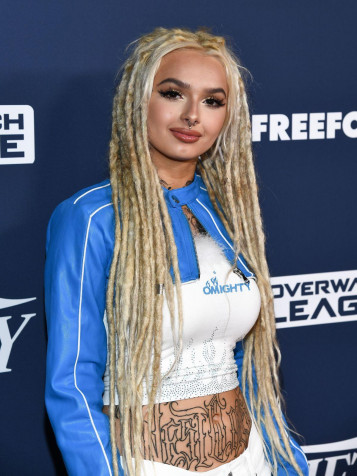 Zhavia Ward Wallpaper for Mobile 1200x1597px