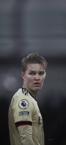 Martin Odegaard iPhone Background 1891x4096px