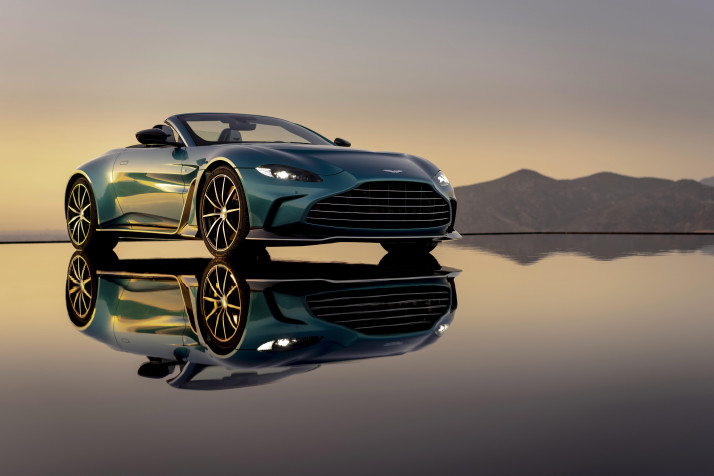 Aston Martin Vantage Background Image 8000x5333px