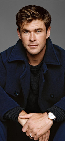 Chris Hemsworth iPhone 14 Plus Wallpaper 1284x2778px