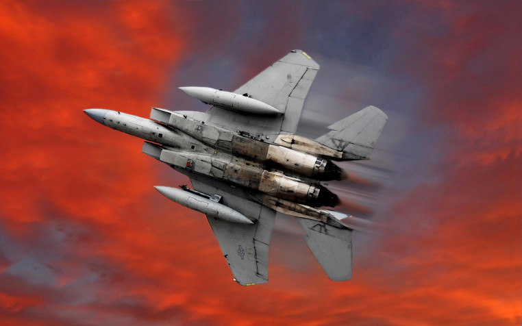 F15 Eagle MacBook Wallpaper 2560x1600px