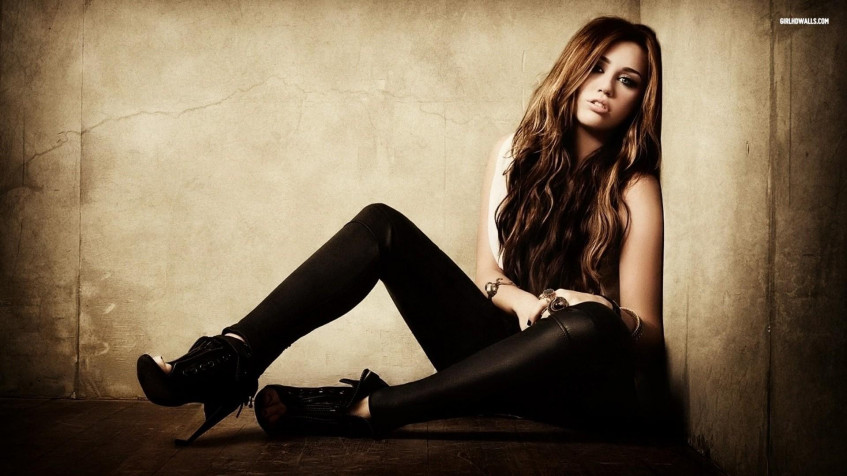 Cute Miley Cyrus Full HD 1080p Wallpaper 1920x1080px