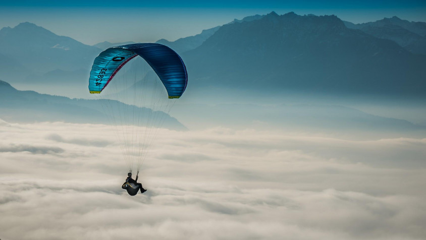 Paragliding MacBook Background 2048x1156px