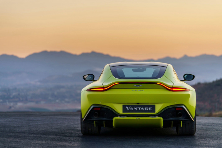 Aston Martin Vantage Laptop Wallpaper 3000x2000px