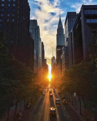 Manhattanhenge iPhone Background 1500x1873px