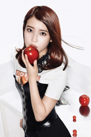 Iu Vogue Mobile Wallpaper 1066x1600px