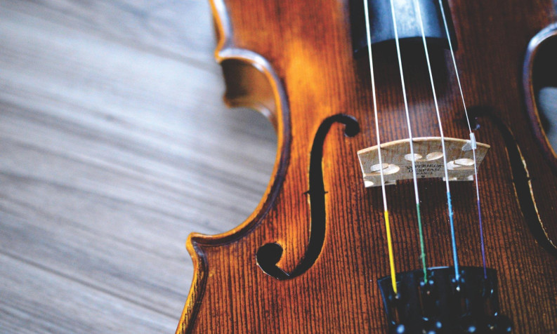 Violin MacBook Background 2000x1200px