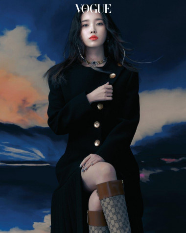 Iu Vogue Phone Background 1118x1400px