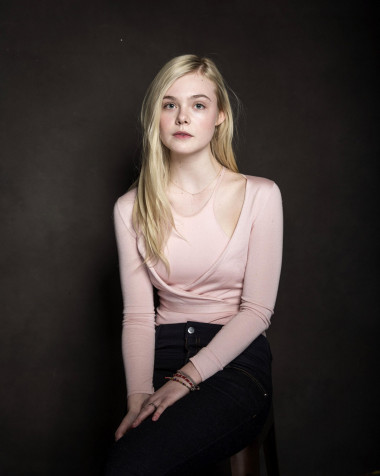 Elle Fanning Android Wallpaper Image 2000x2500px