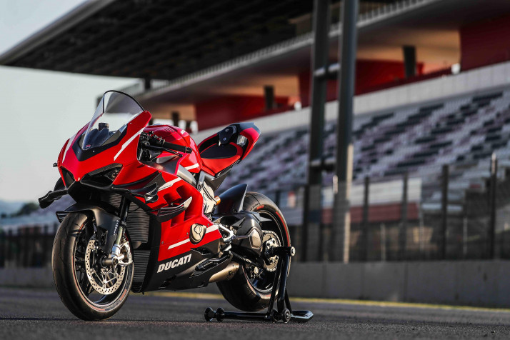 Ducati Panigale V4 MacBook Background 7087x4724px