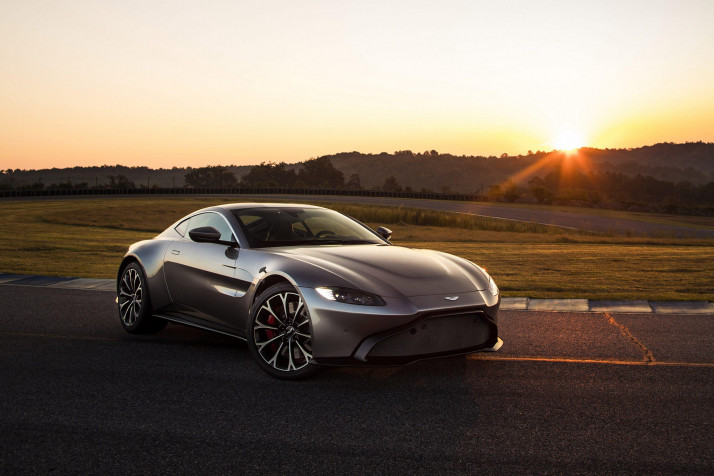 Aston Martin Vantage Desktop Wallpaper 2560x1707px