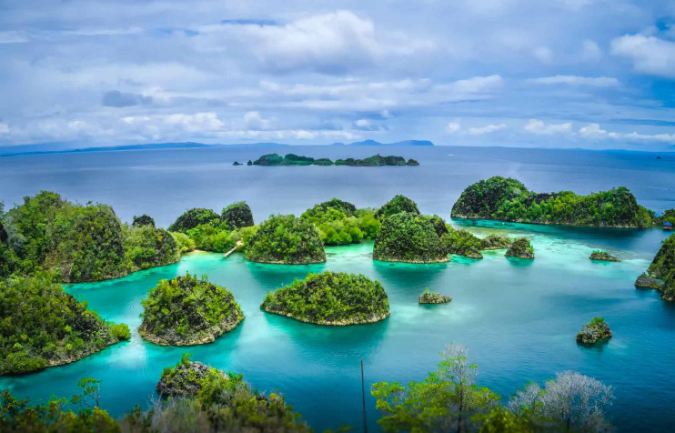 Raja Ampat MacBook Background 2000x1284px