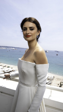 Penelope Cruz iPhone Wallpaper Image 1080x1920px