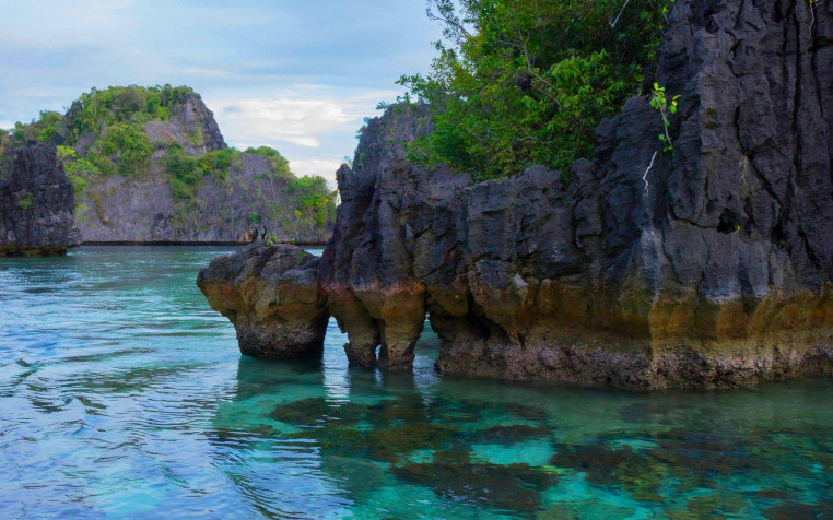 Raja Ampat Desktop Wallpaper 1600x1000px