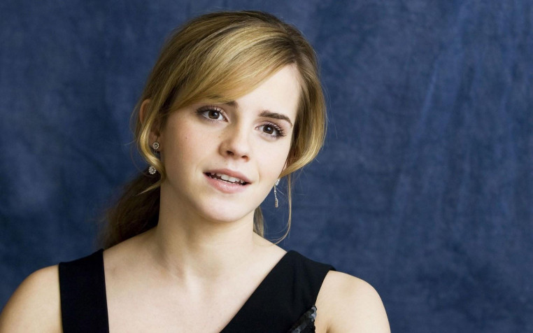 Emma Watson Laptop Background 1600x1000px