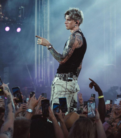 Machine Gun Kelly Mobile Background 1080x1230px