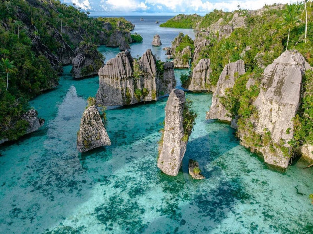 Raja Ampat HD Background 1080x809px