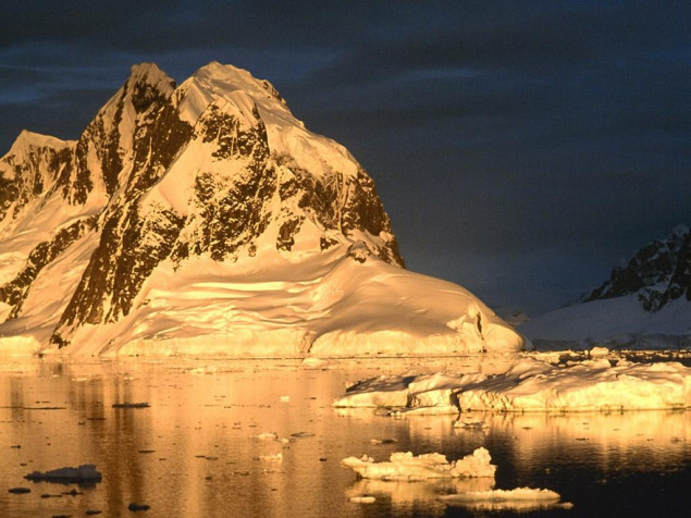 Antarctica Desktop Background 1024x768px