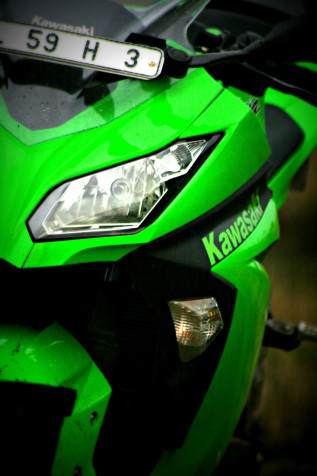 Kawasaki Ninja 300 Mobile Wallpaper 1365x2048px