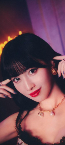 Momo Hirai iPhone Wallpaper Image 720x1600px