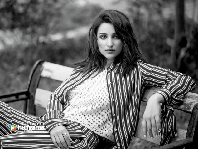 Parineeti Chopra MacBook Wallpaper 1024x768px