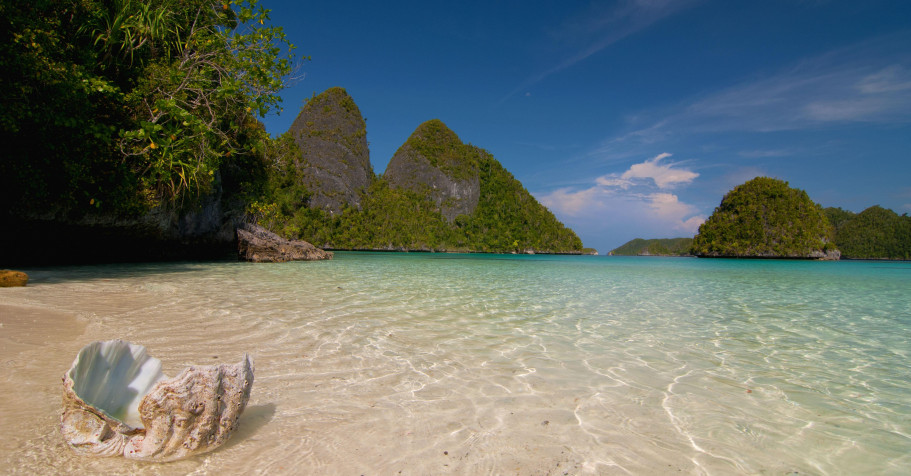 Raja Ampat Desktop Background 5200x2717px