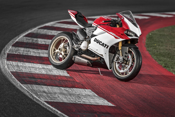 Ducati Panigale V4 MacBook Background 4724x3150px