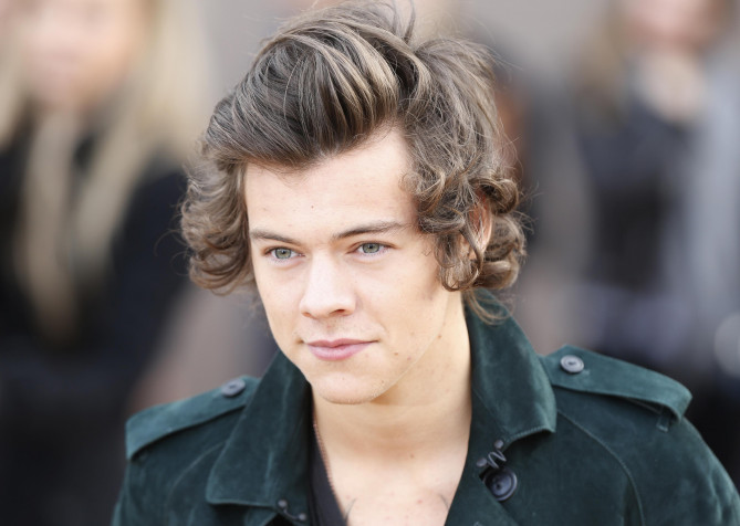 Cute Harry Styles Hd MacBook Wallpaper 3500x2490px