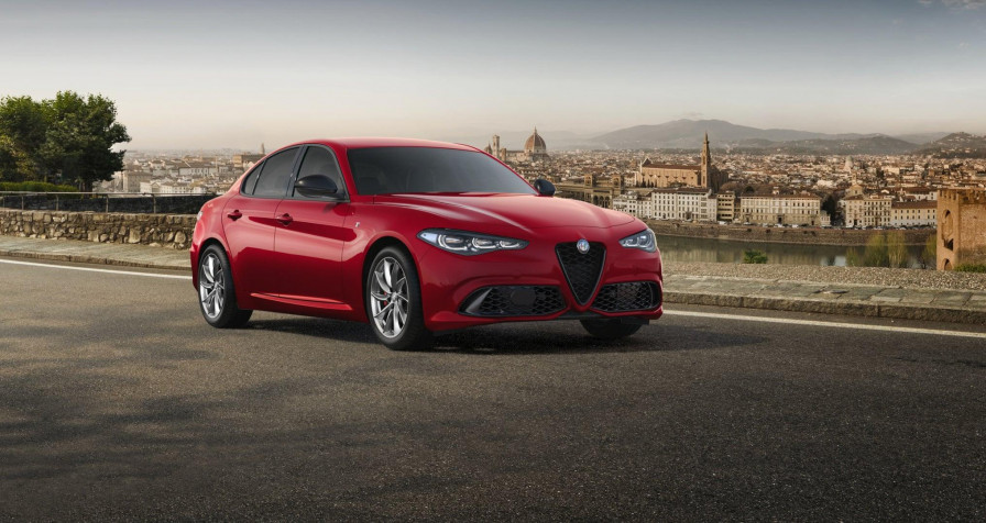 Title Alfa Romeo MacBook Wallpaper 2032x1080px