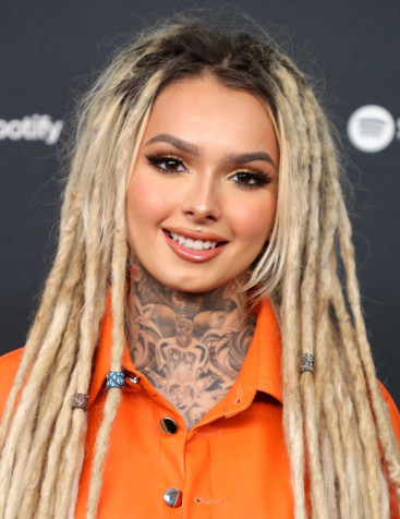 Zhavia Ward Wallpaper for Mobile 1280x1658px