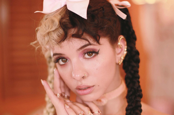 Melanie Martinez Desktop Wallpaper 2560x1703px