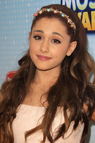 Ariana Grande Hd Android Wallpaper 1067x1600px