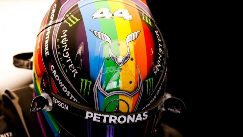 F1 Helmet HD Background 2048x1152px