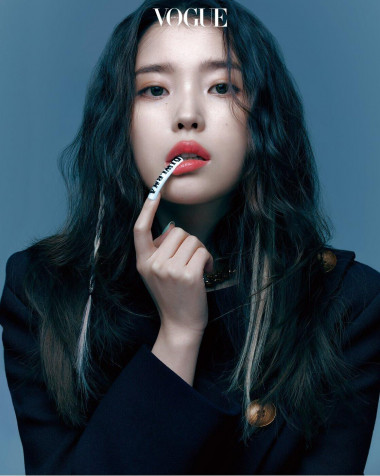 Iu Vogue Mobile Background 1118x1400px