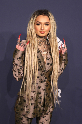 Zhavia Ward Android Wallpaper Image 1200x1800px