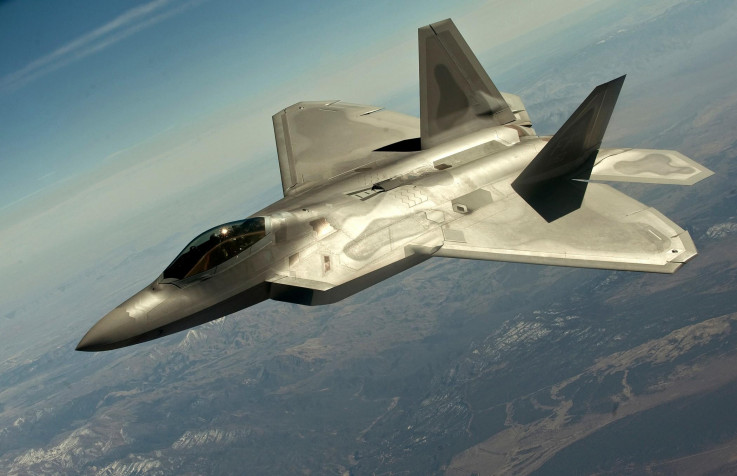 F 22 Raptor MacBook Wallpaper 2100x1357px