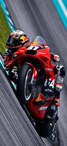 Moto Racing iPhone 13 Mini Wallpaper 1080x2340px